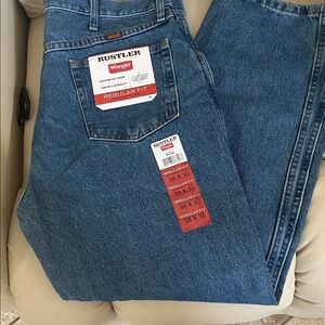 Wrangler Men's Relaxed Fit Blue Jeans